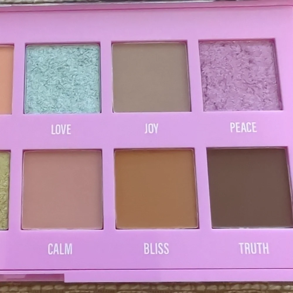 NIB Formula Z Pretty Magic Eyeshadow Palette